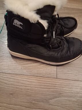 Sorel Black Winter Lace-Up Boots with Cream Faux Fur Trim Girls Size 4